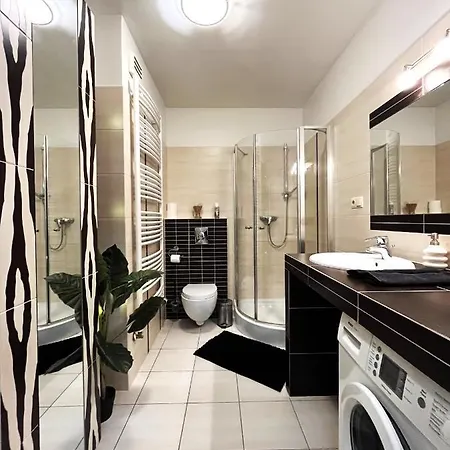 Jagielly ~ Self Check-in 24h ~ Parking & Lift * Breslavia