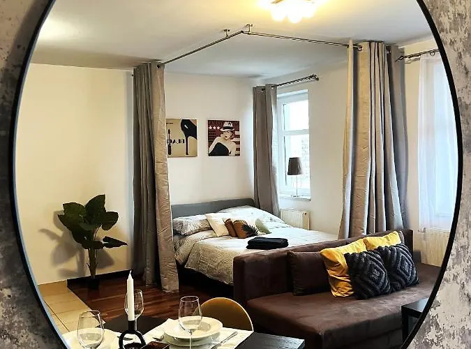 Jagielly ~ Self Check-in 24h ~ Parking & Lift Apartment