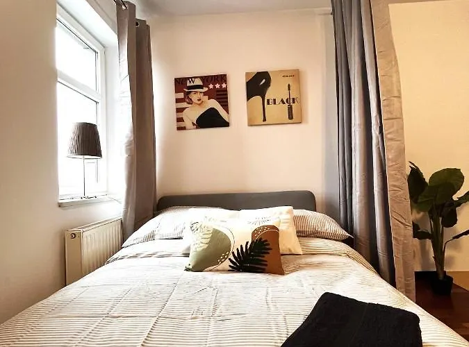 Jagielly ~ Self Check-in 24h ~ Parking & Lift Apartment *